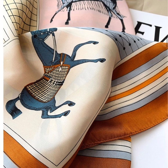 ❤️Equine Satin Silk Head Scarf / Neck scarf - vintage style horse print - Picture 7 of 8